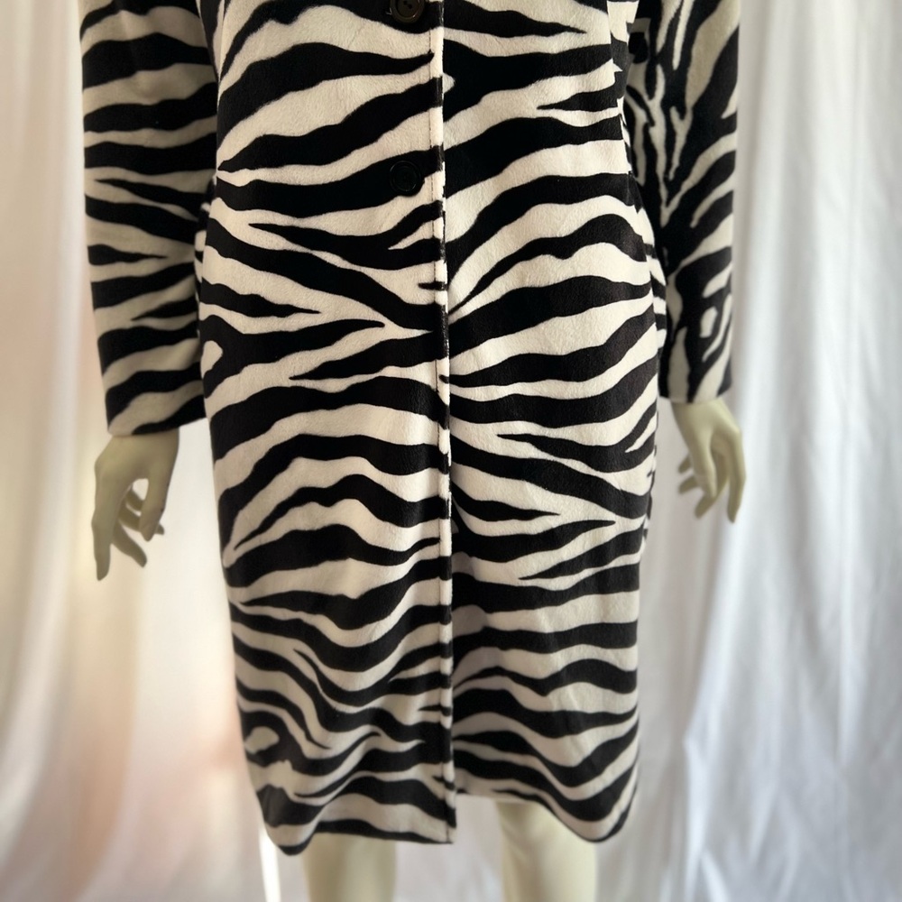 Chic Zebra Patterned Coat - image 5